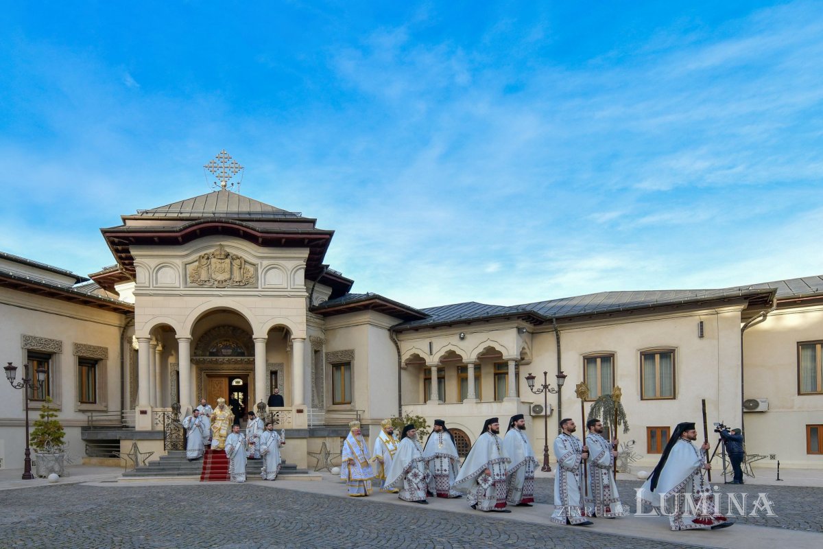 Praznic luminos la Catedrala Patriarhală din București 282359