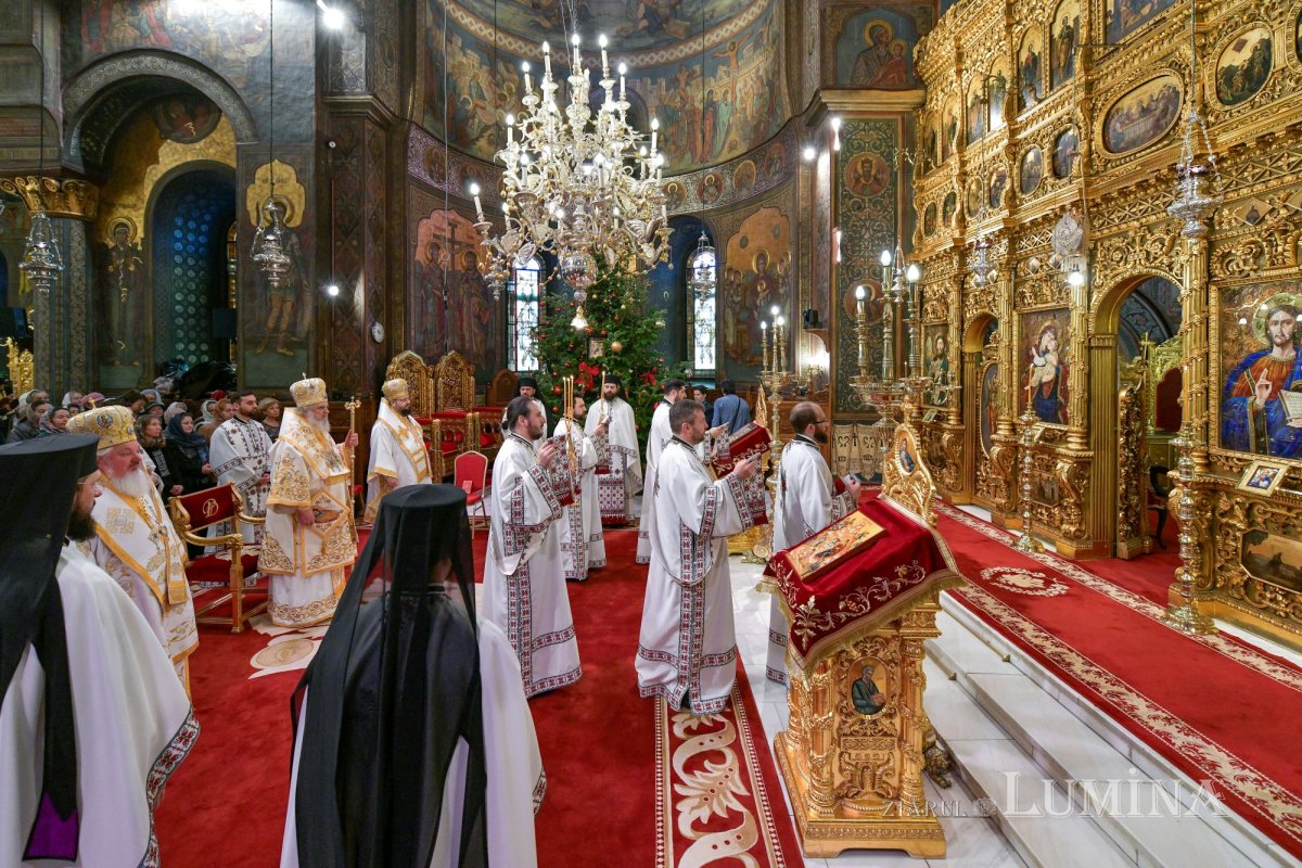 Praznic luminos la Catedrala Patriarhală din București 282370