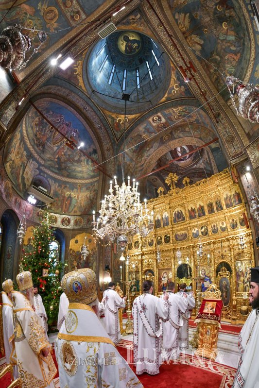 Praznic luminos la Catedrala Patriarhală din București 282373