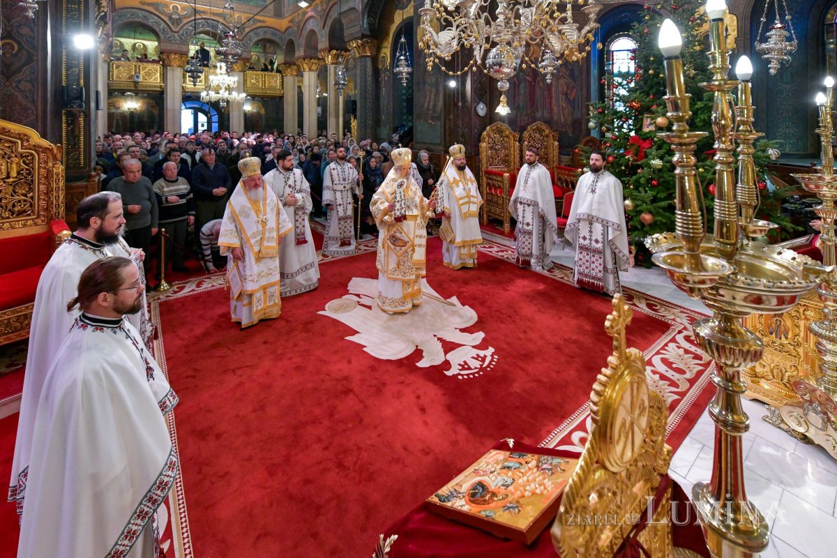 Praznic luminos la Catedrala Patriarhală din București 282380