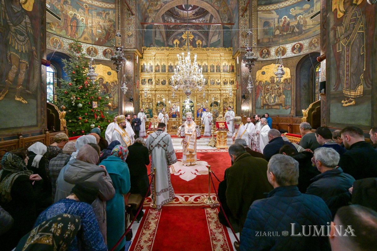 Praznic luminos la Catedrala Patriarhală din București 282381