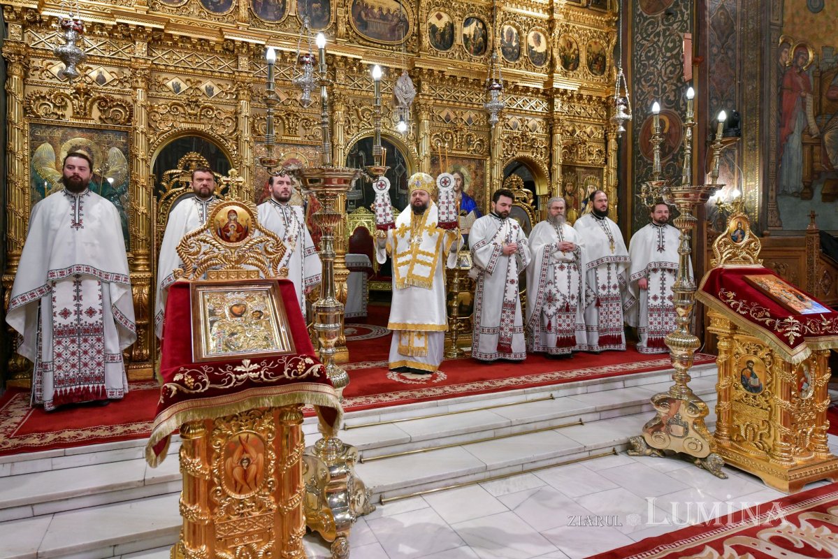 Praznic luminos la Catedrala Patriarhală din București 282388