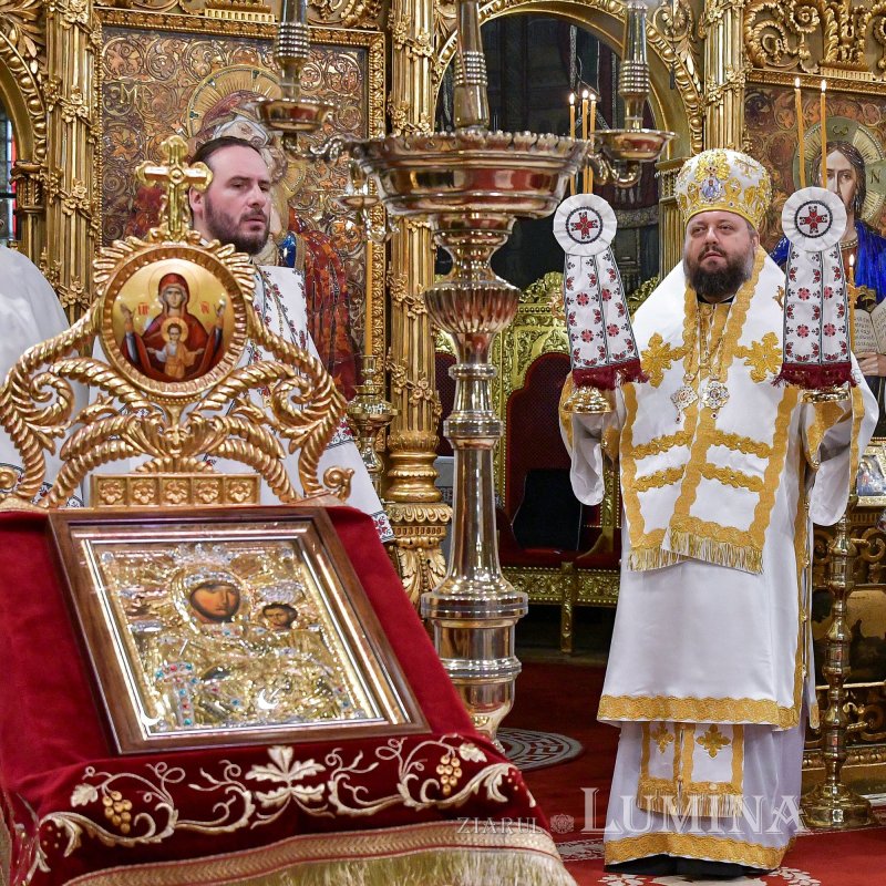 Praznic luminos la Catedrala Patriarhală din București 282389