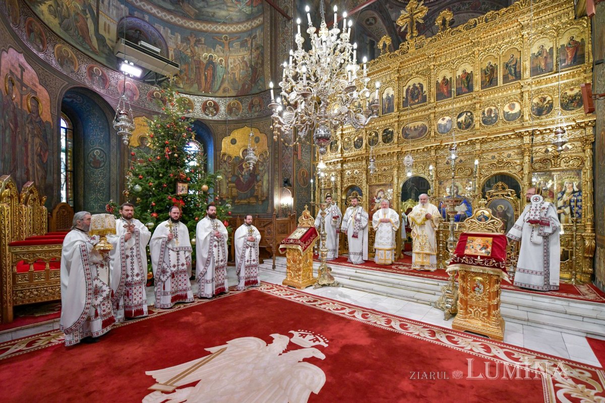 Praznic luminos la Catedrala Patriarhală din București 282409