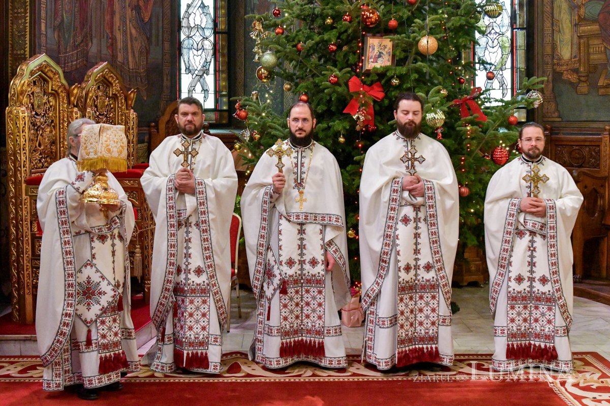 Praznic luminos la Catedrala Patriarhală din București 282412