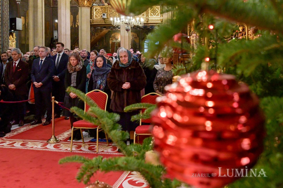 Praznic luminos la Catedrala Patriarhală din București 282419