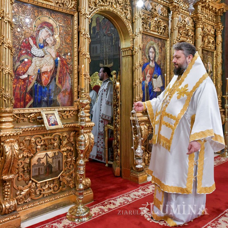 Praznic luminos la Catedrala Patriarhală din București 282420