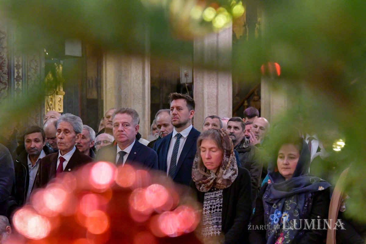 Praznic luminos la Catedrala Patriarhală din București 282425