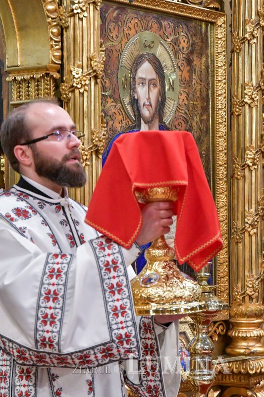 Praznic luminos la Catedrala Patriarhală din București 282427