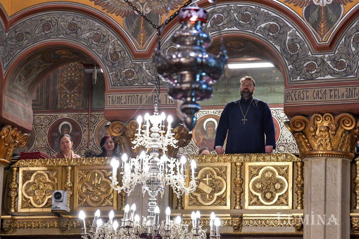 Praznic luminos la Catedrala Patriarhală din București 282429