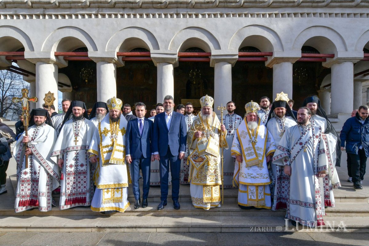 Praznic luminos la Catedrala Patriarhală din București 282430