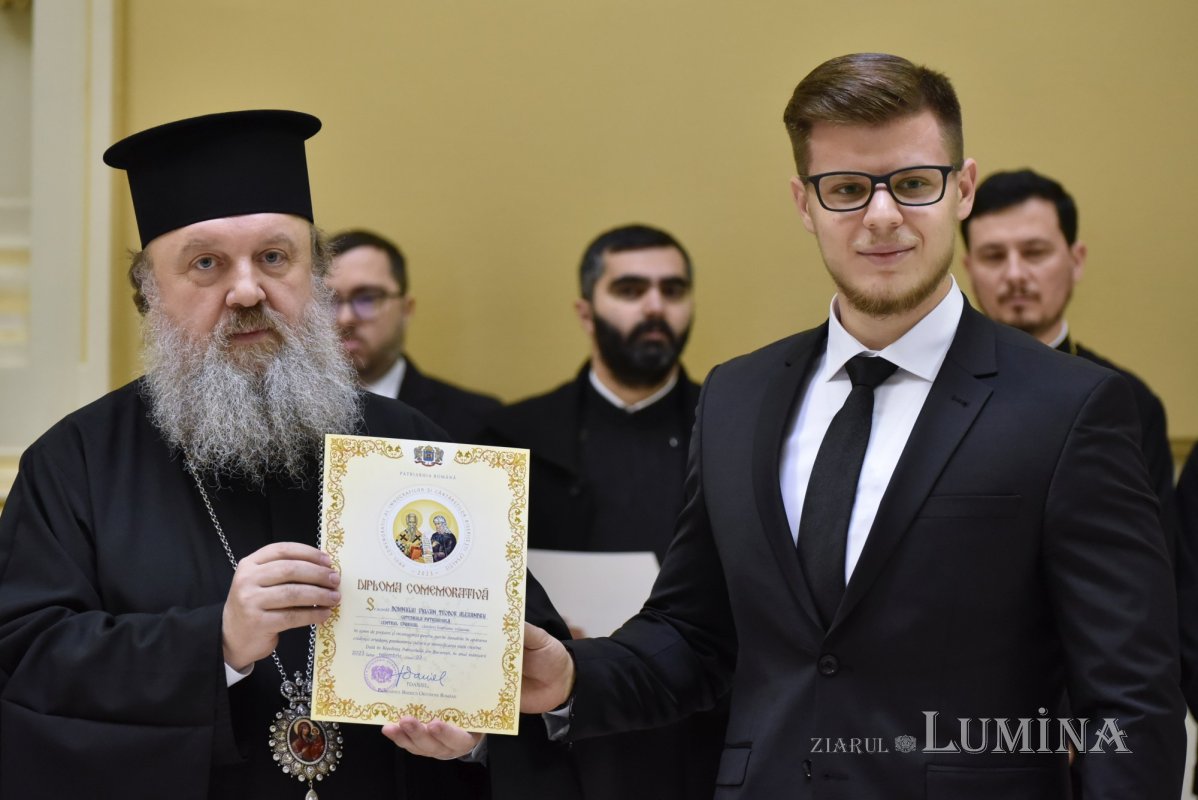 Distincții pentru psalții și cântăreții bisericești din Arhiepiscopia Bucureștilor 283538