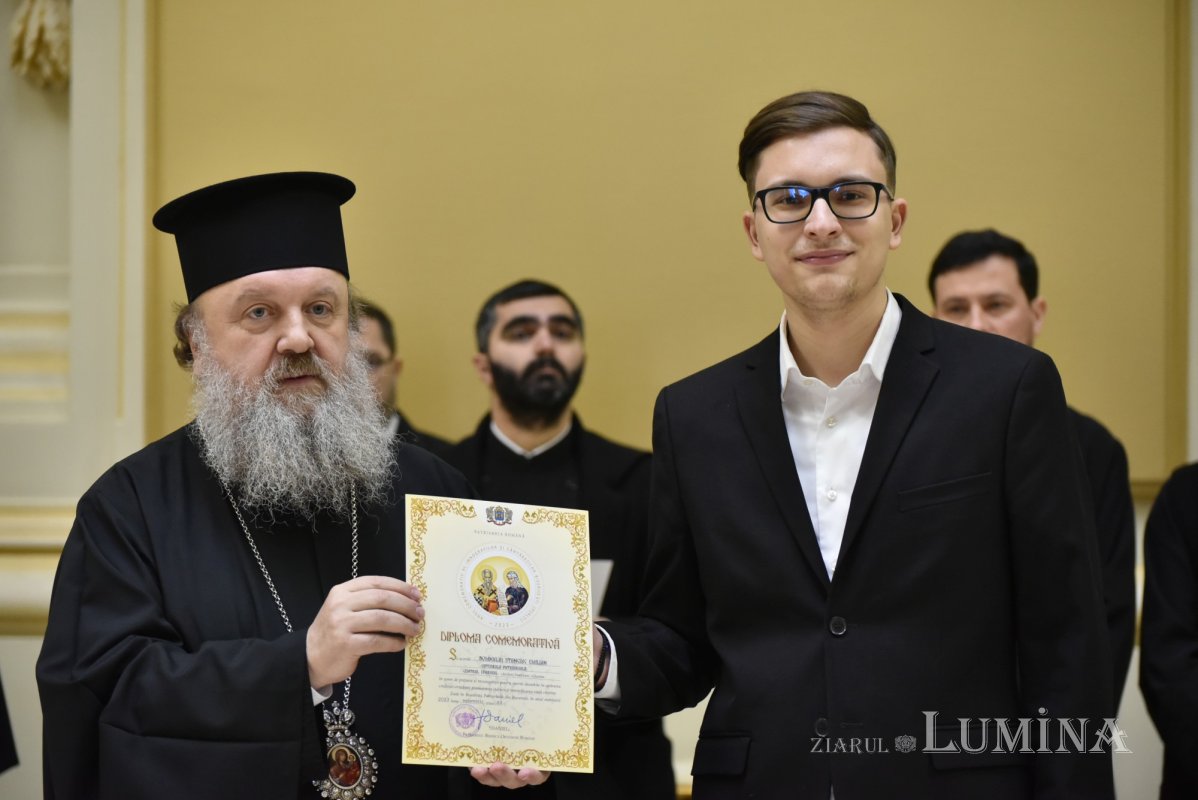 Distincții pentru psalții și cântăreții bisericești din Arhiepiscopia Bucureștilor 283542