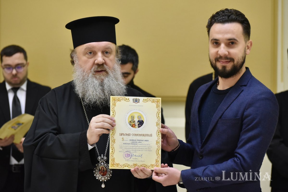 Distincții pentru psalții și cântăreții bisericești din Arhiepiscopia Bucureștilor 283556