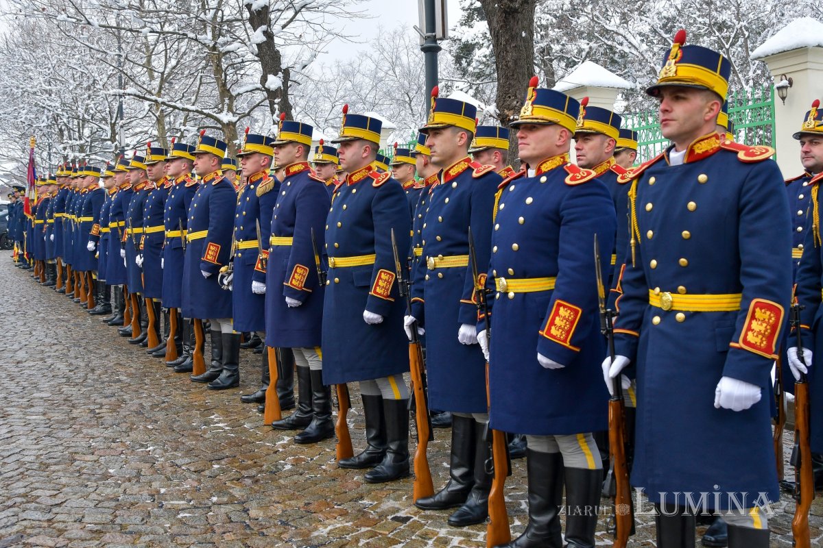 Hora Unirii la statuia domnitorului Alexandru Ioan Cuza din București 284666