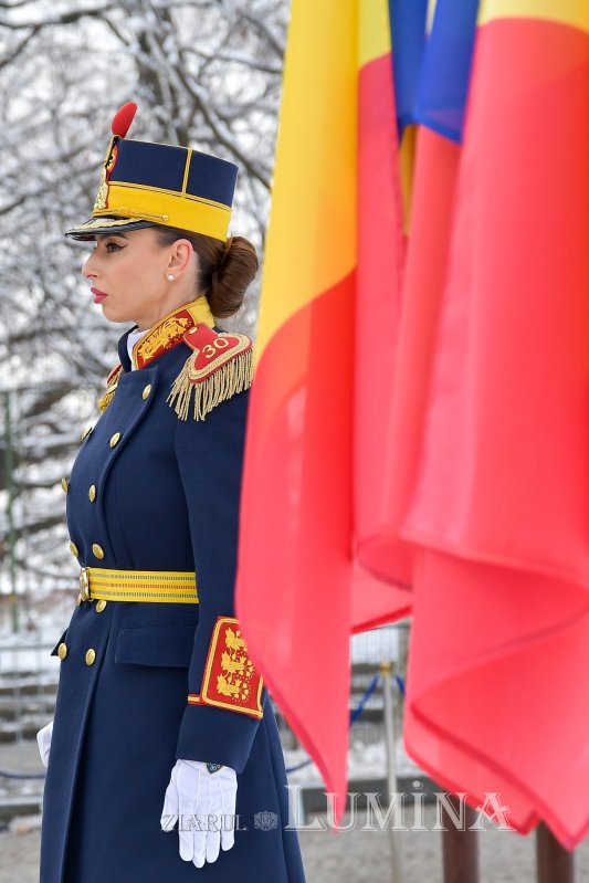 Hora Unirii la statuia domnitorului Alexandru Ioan Cuza din București 284668