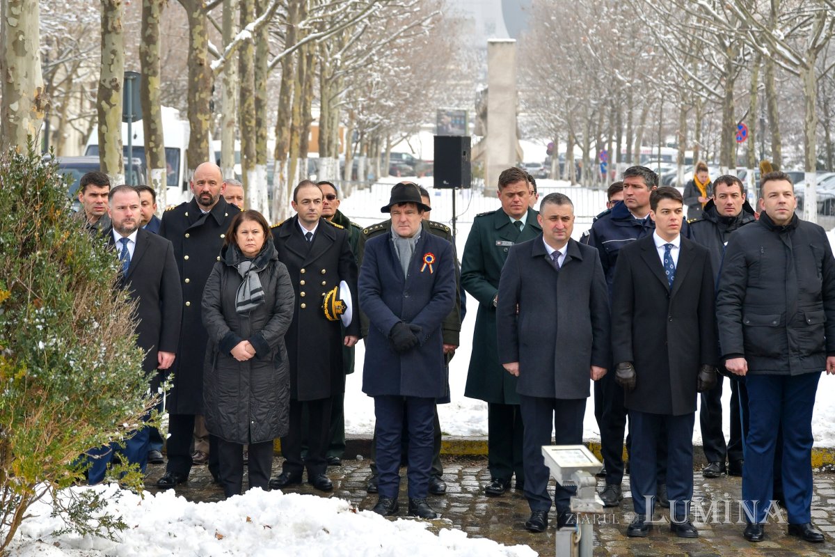 Hora Unirii la statuia domnitorului Alexandru Ioan Cuza din București 284673