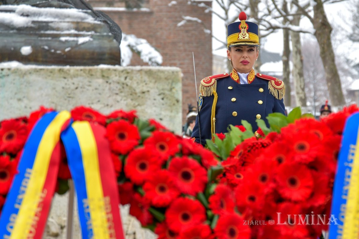 Hora Unirii la statuia domnitorului Alexandru Ioan Cuza din București 284688