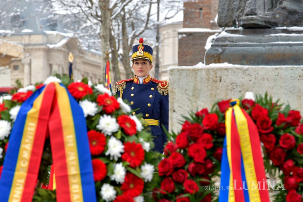 Hora Unirii la statuia domnitorului Alexandru Ioan Cuza din București 284690
