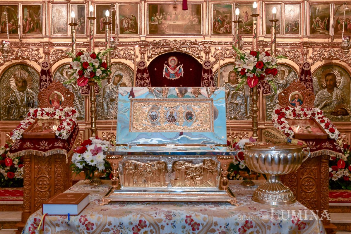 Raclă nouă pentru moaștele Sfântului Grigorie Teologul la o parohie din Capitală 284790