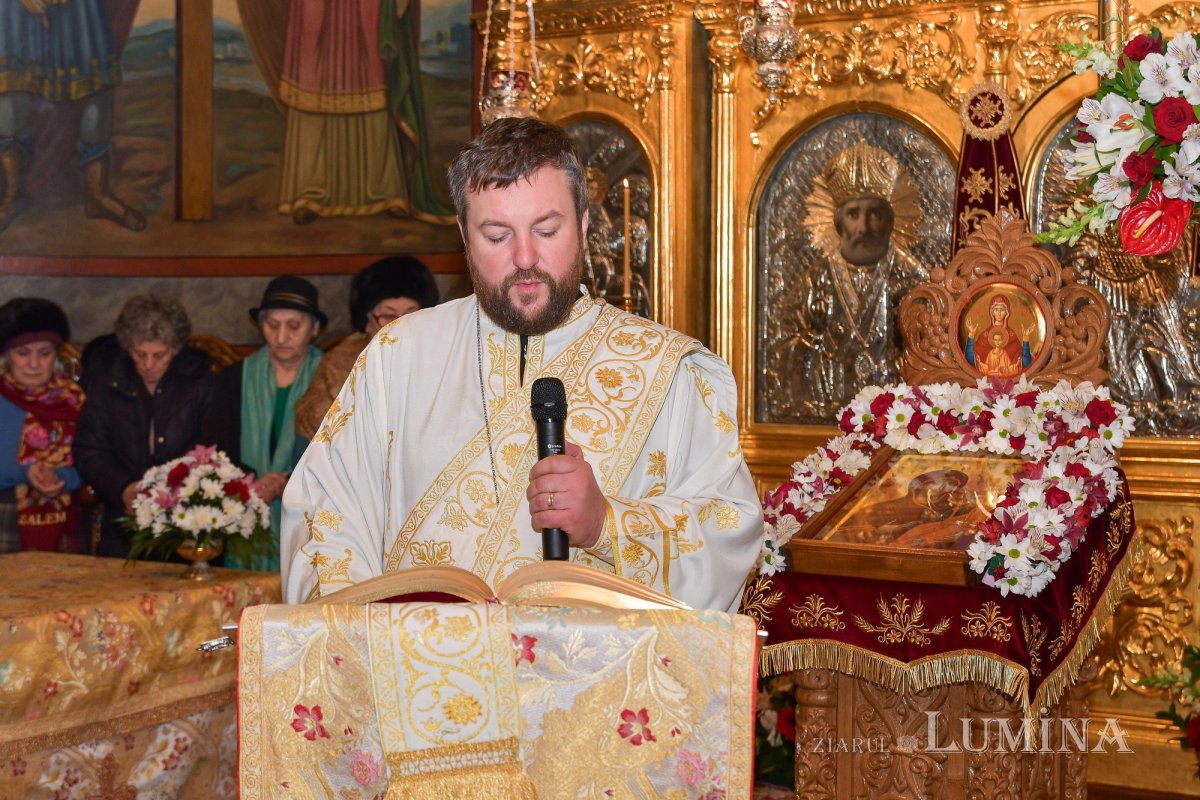 Raclă nouă pentru moaștele Sfântului Grigorie Teologul la o parohie din Capitală 284803