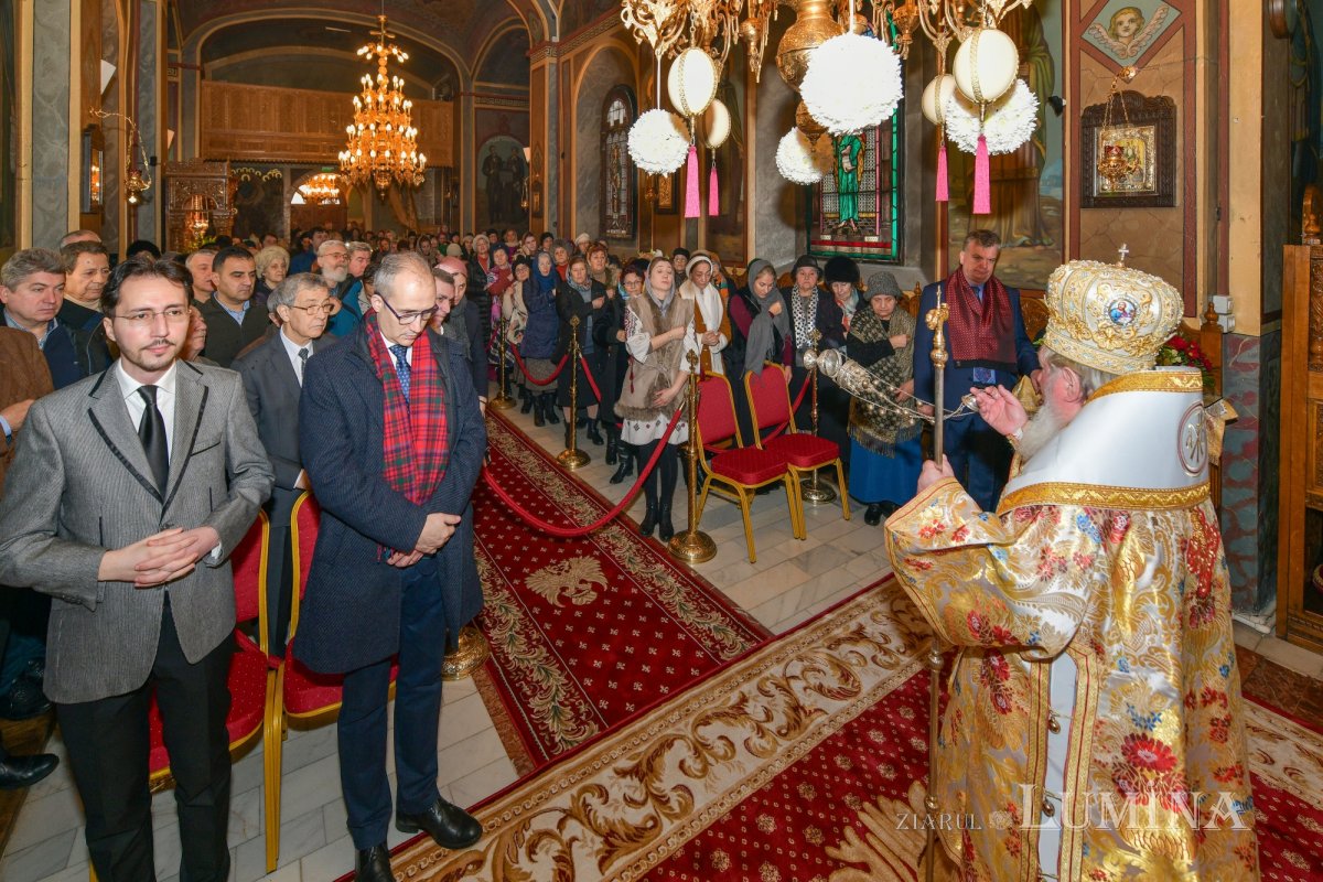 Raclă nouă pentru moaștele Sfântului Grigorie Teologul la o parohie din Capitală 284809