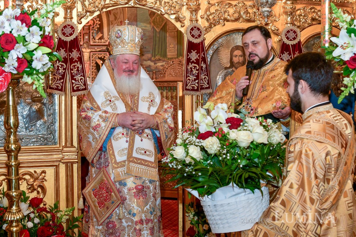 Raclă nouă pentru moaștele Sfântului Grigorie Teologul la o parohie din Capitală 284812