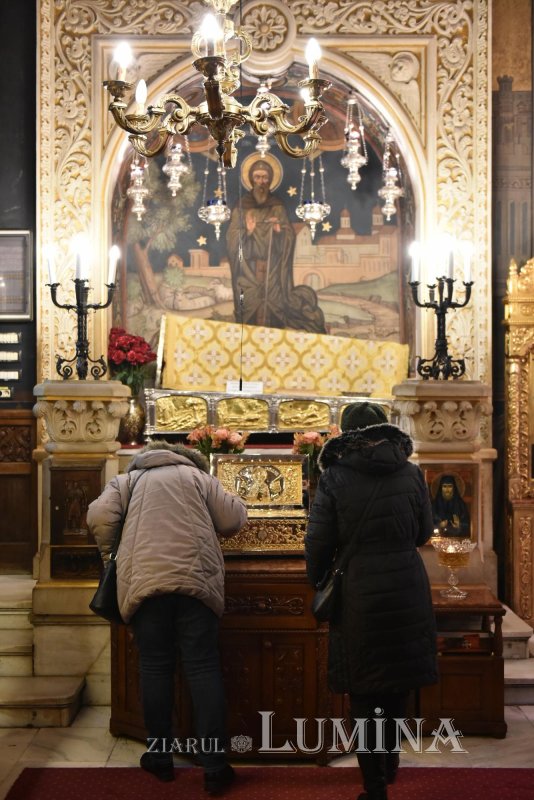 Sfinții Trei Ierarhi, prezenți în Catedrala Patriarhală prin cinstitele lor moaște 285033