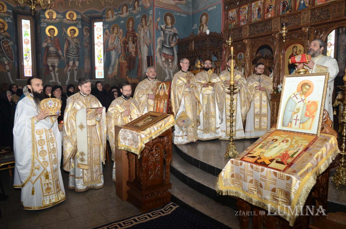 Întreită sărbătoare pentru parohia băcăuană Grozești, Oituz 285076