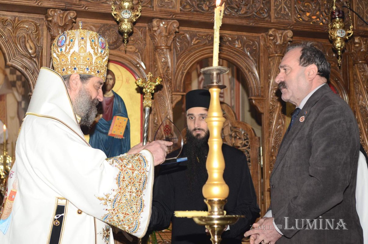 Întreită sărbătoare pentru parohia băcăuană Grozești, Oituz 285078