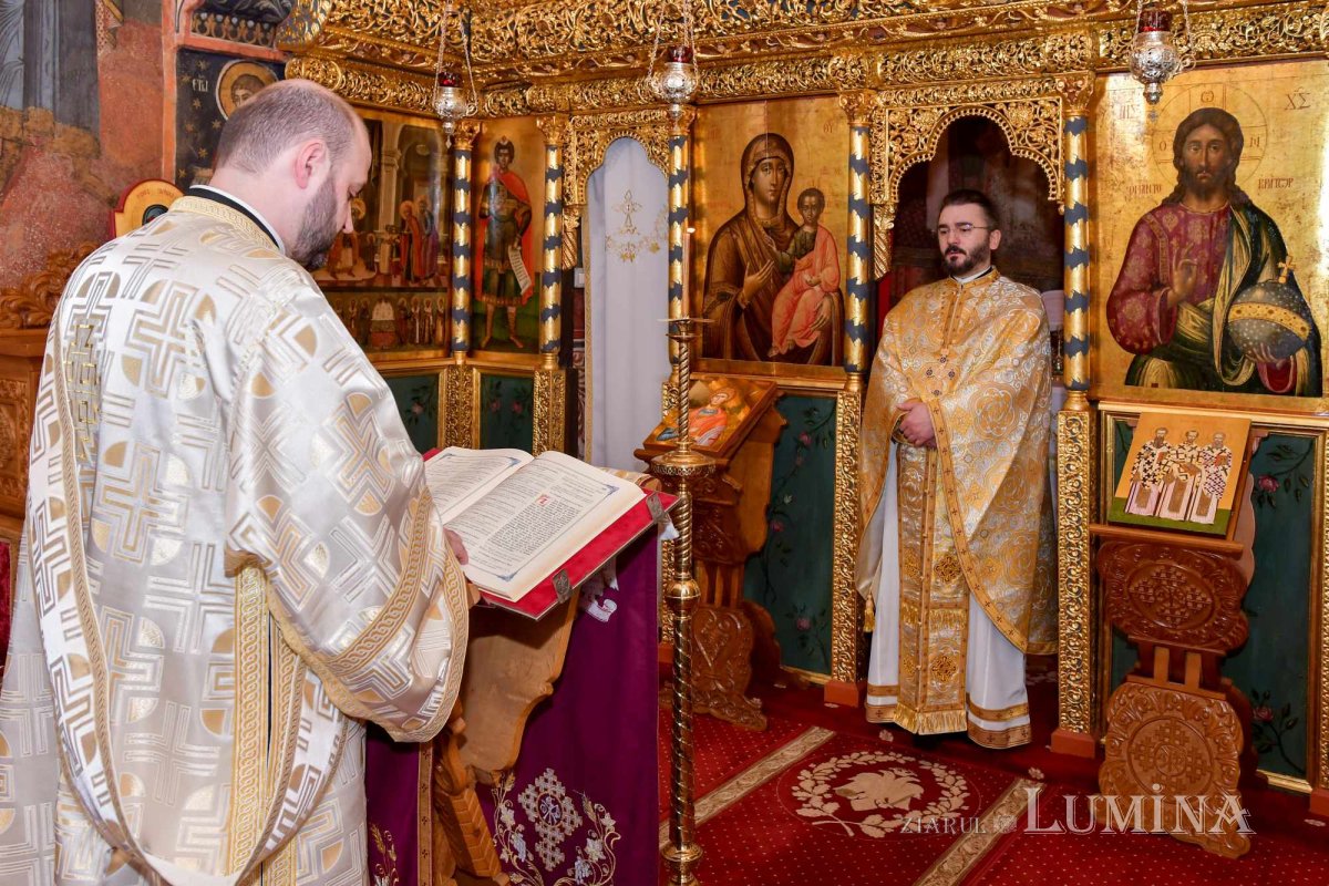 „Sfinții Trei Ierarhi, izvoare de referință pentru credința ortodoxă” 285088