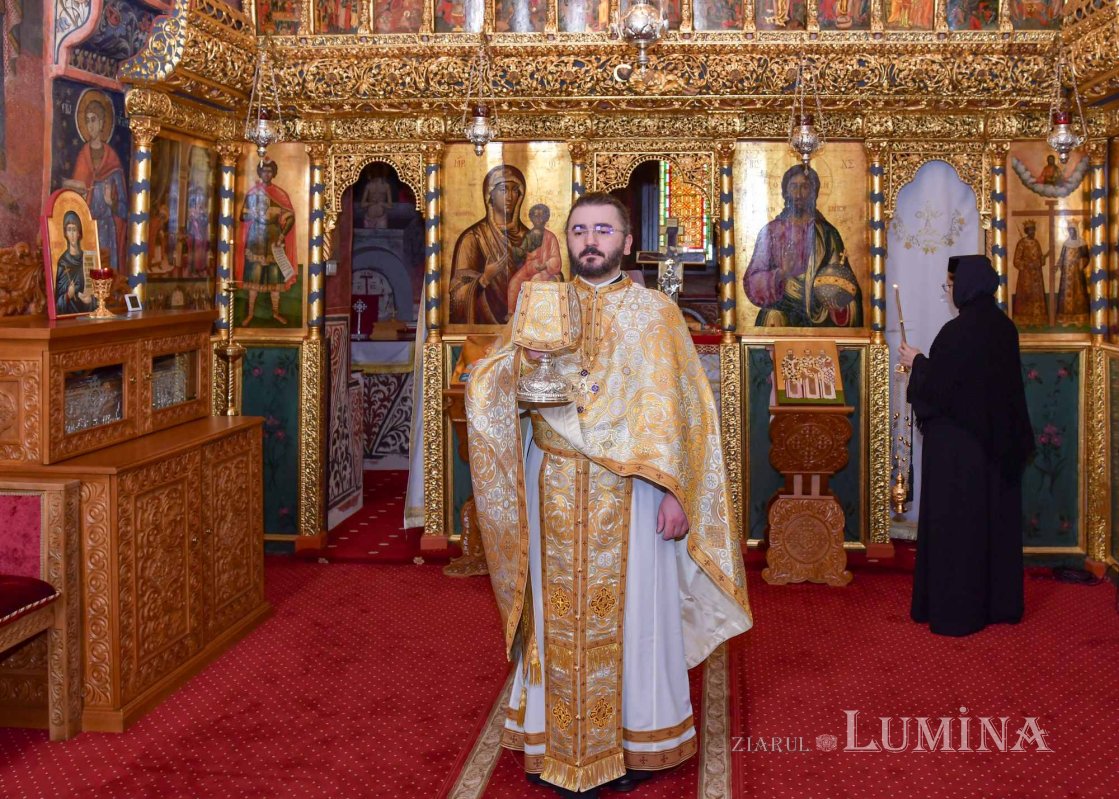 „Sfinții Trei Ierarhi, izvoare de referință pentru credința ortodoxă” 285089