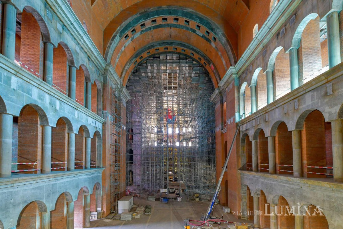 Șantierul Catedralei Naționale în ultima lună a sezonului rece 285807