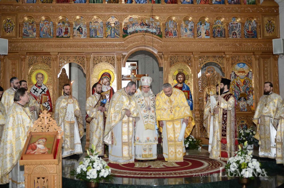 Sinaxă a preoților și instalare de protopop la Onești 286582