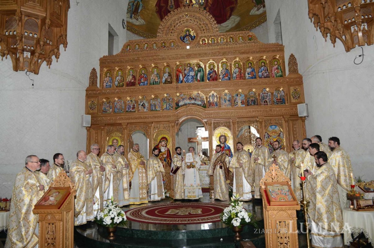 Sinaxă a preoților și instalare de protopop la Onești 286583