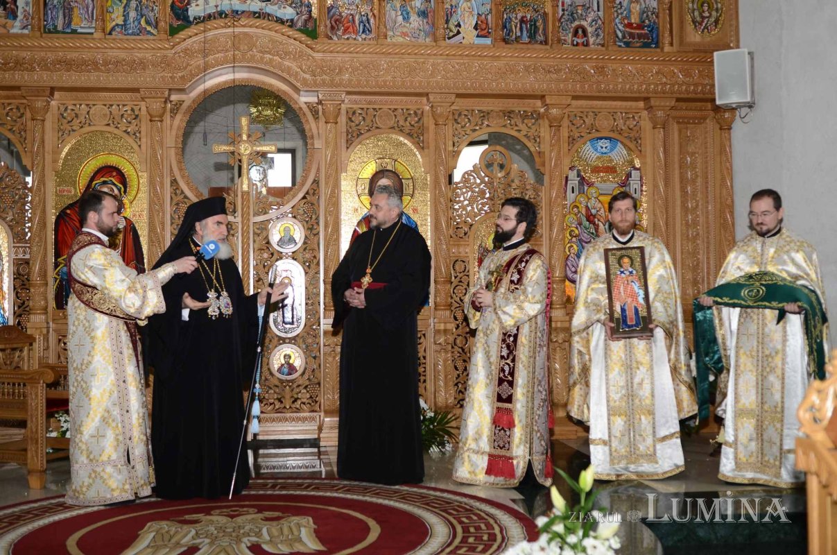 Sinaxă a preoților și instalare de protopop la Onești 286584