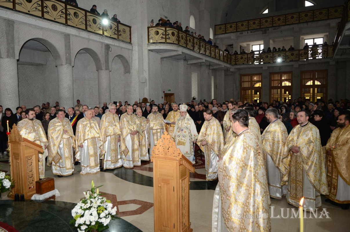 Sinaxă a preoților și instalare de protopop la Onești 286585