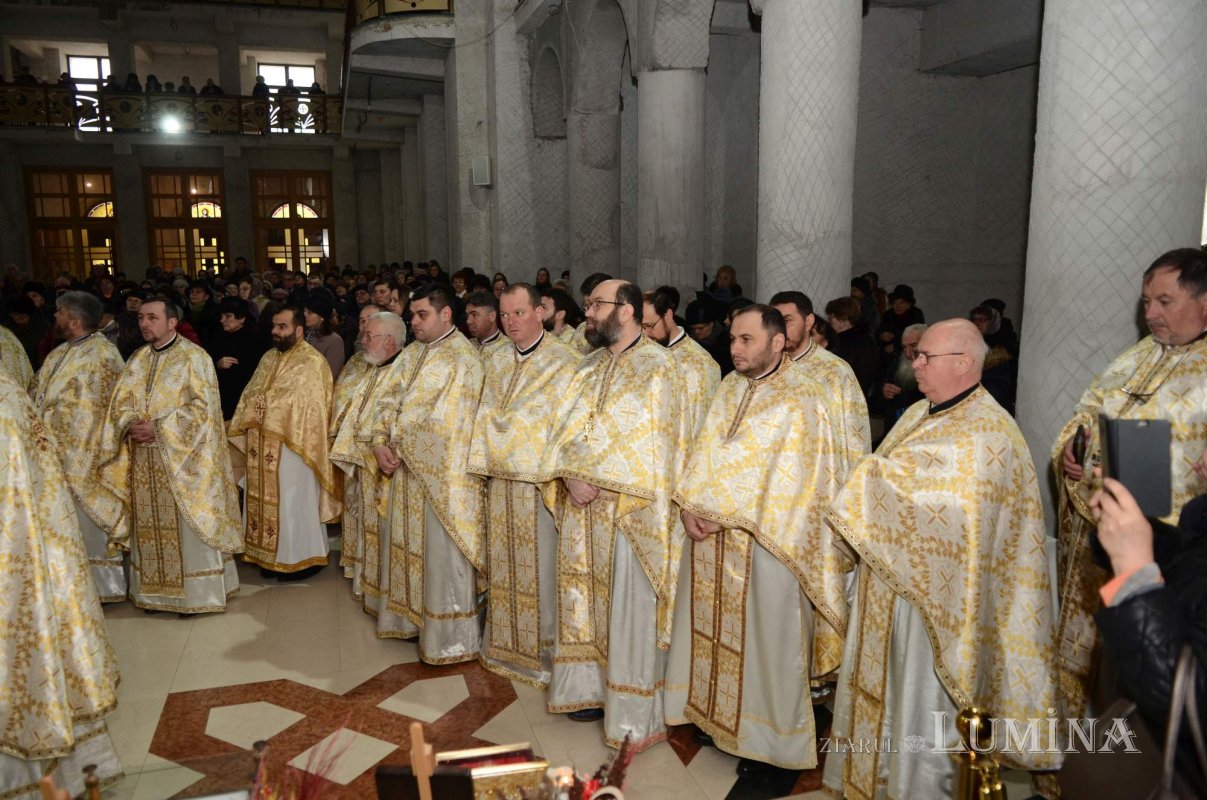 Sinaxă a preoților și instalare de protopop la Onești 286586