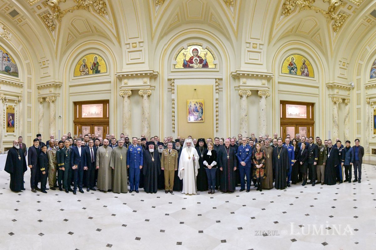 Biserica îi Preţuieşte Pe Bunici şi îi Apreciază Pe Cântăreţii Rugători ...