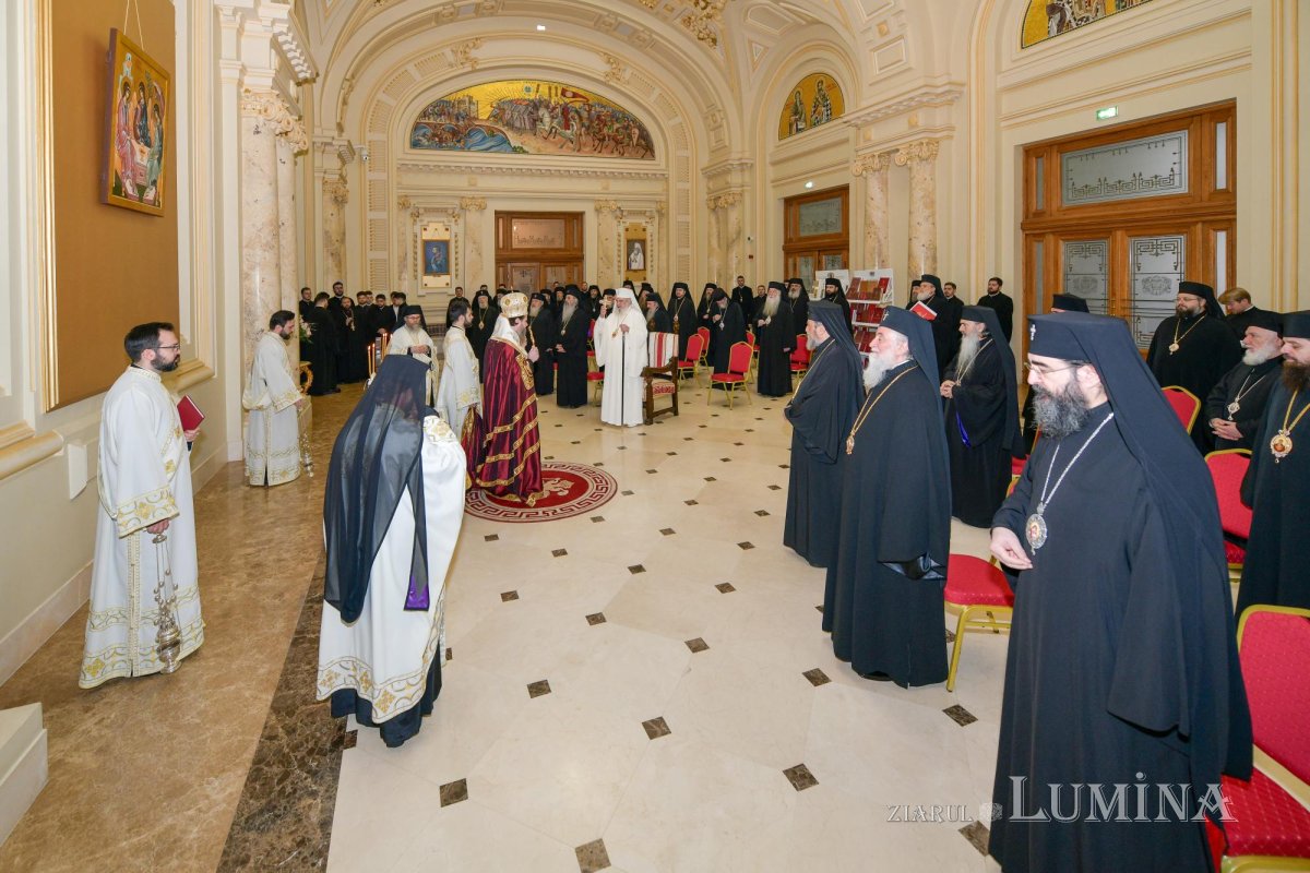 Întrunirea Sfântului Sinod al Bisericii Ortodoxe Române la Palatul Patriarhiei 287345