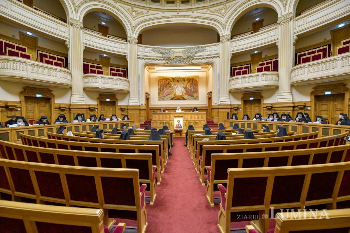 Întrunirea Sfântului Sinod al Bisericii Ortodoxe Române la Palatul Patriarhiei 287346
