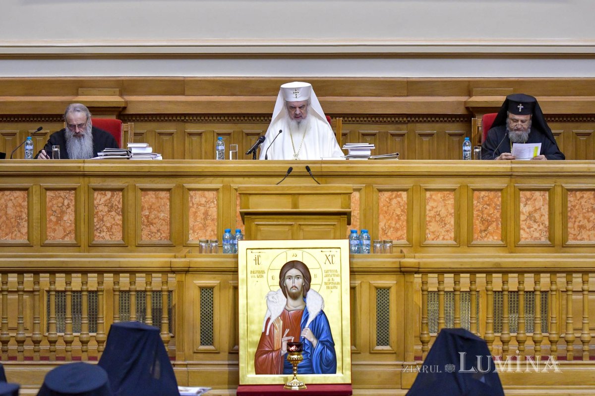 Întrunirea Sfântului Sinod al Bisericii Ortodoxe Române la Palatul Patriarhiei 287347
