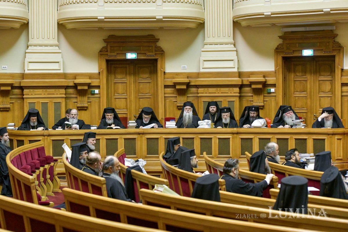 Întrunirea Sfântului Sinod al Bisericii Ortodoxe Române la Palatul Patriarhiei 287350