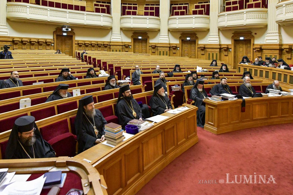 Întrunirea Sfântului Sinod al Bisericii Ortodoxe Române la Palatul Patriarhiei 287353