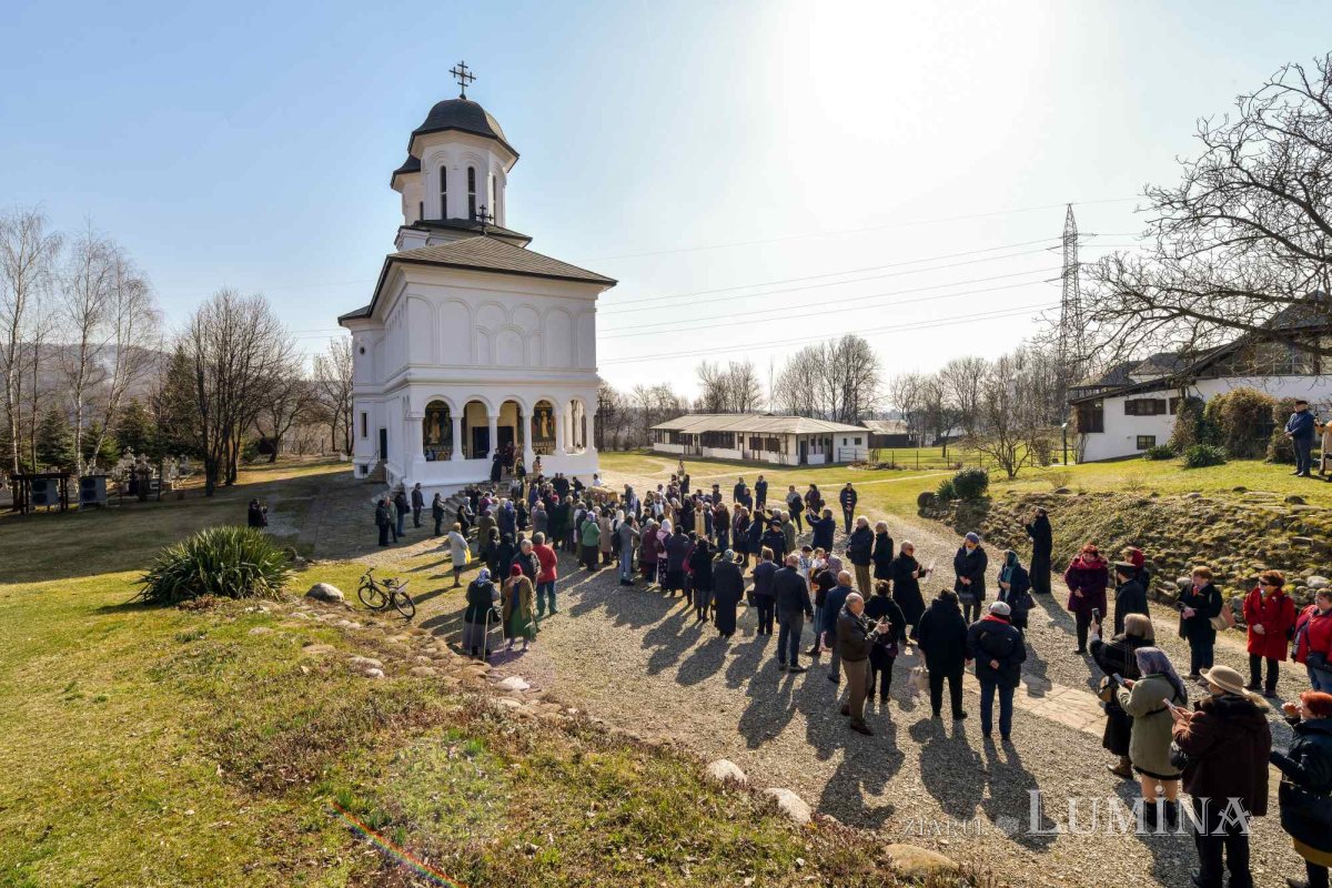 A început pelerinajul cu moaștele Sfântului Cuvios Dimitrie cel Nou 287656