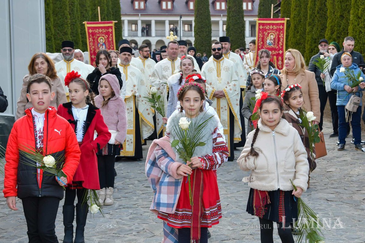 A început pelerinajul cu moaștele Sfântului Cuvios Dimitrie cel Nou 287687