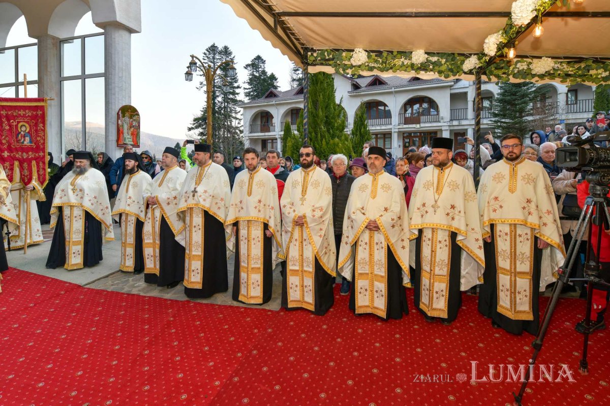 A început pelerinajul cu moaștele Sfântului Cuvios Dimitrie cel Nou 287694