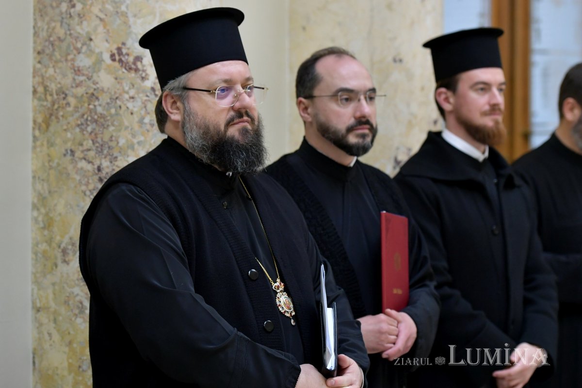 „Crucea Patriarhală” pentru părintele consilier Michael Tița 288079