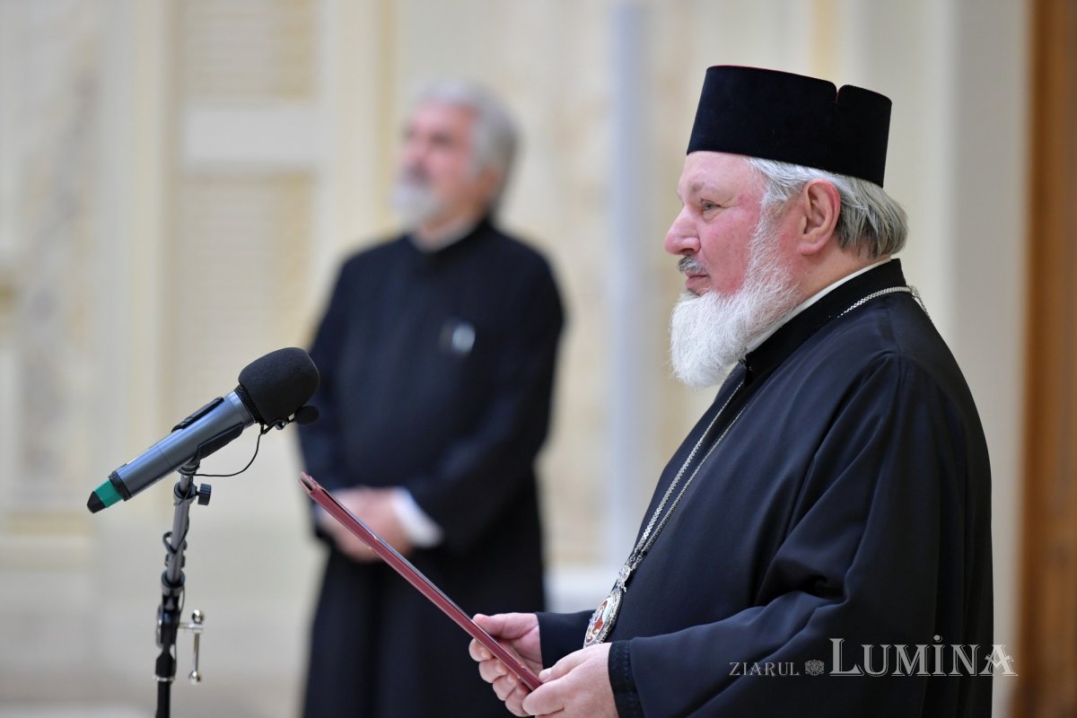 „Crucea Patriarhală” pentru părintele consilier Michael Tița 288081