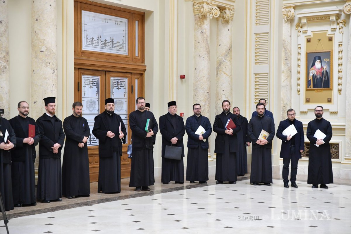 „Crucea Patriarhală” pentru părintele consilier Michael Tița 288084